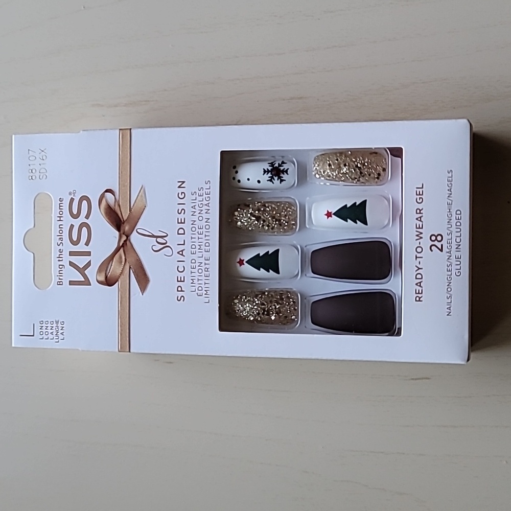 🌵 4/$20 KISS Limited Edition Glue On Nails Tree Snowflake Christmas 🎄